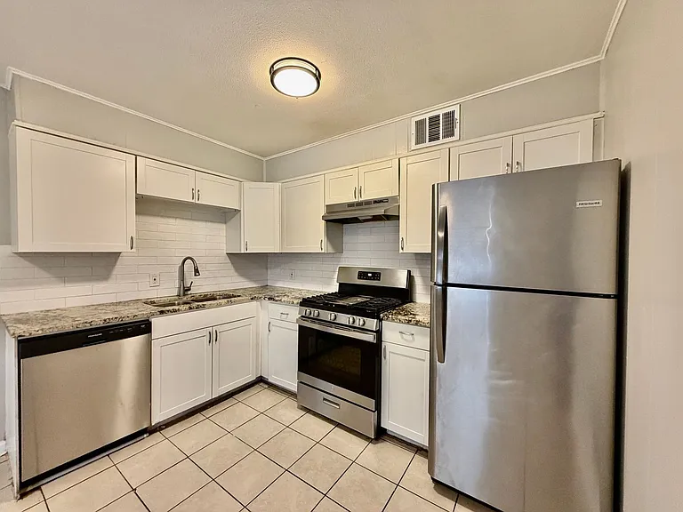Sundance Apartments — Photo 27
