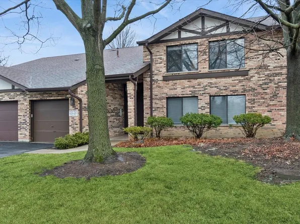 6227 Trinity Dr #2-B, Lisle, IL 60532