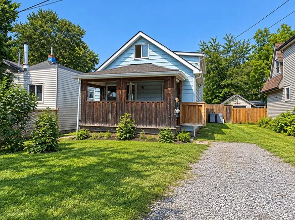 17 Patricia Ave, Welland, ON L3C 1E7