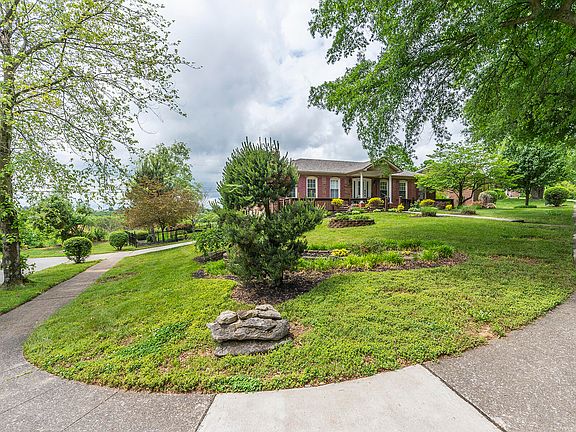 4th image of 384 Atwood Dr