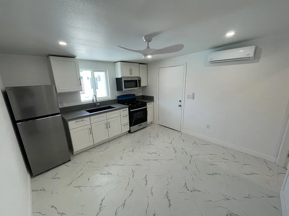 508 Desert View Dr #6