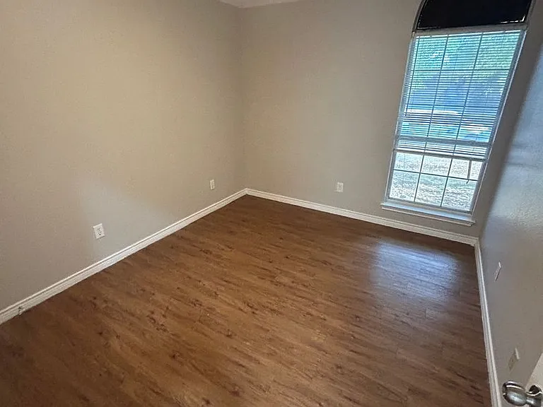 4217 Oak Grove Dr — Photo 12