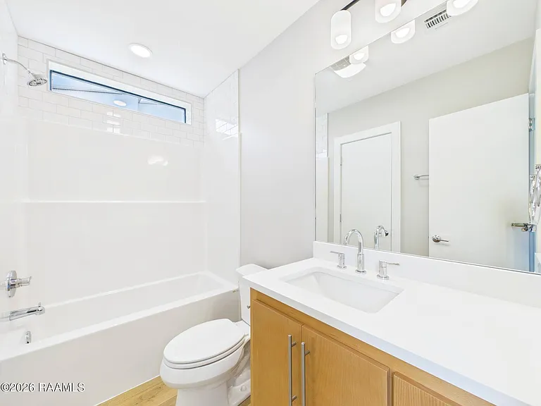 1120 S Washington St #101&201 — Photo 29