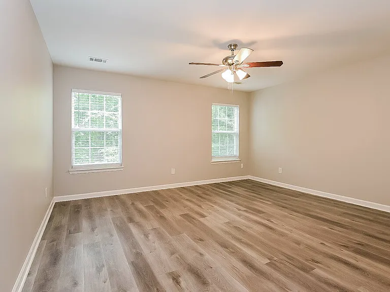 2495 Mayfair Dr — Photo 11