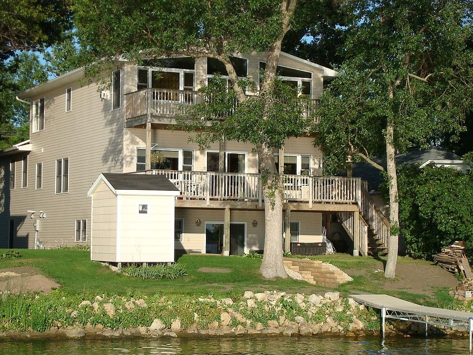Sandy beach, west-facing shoreline on Bald Eagle Lake!