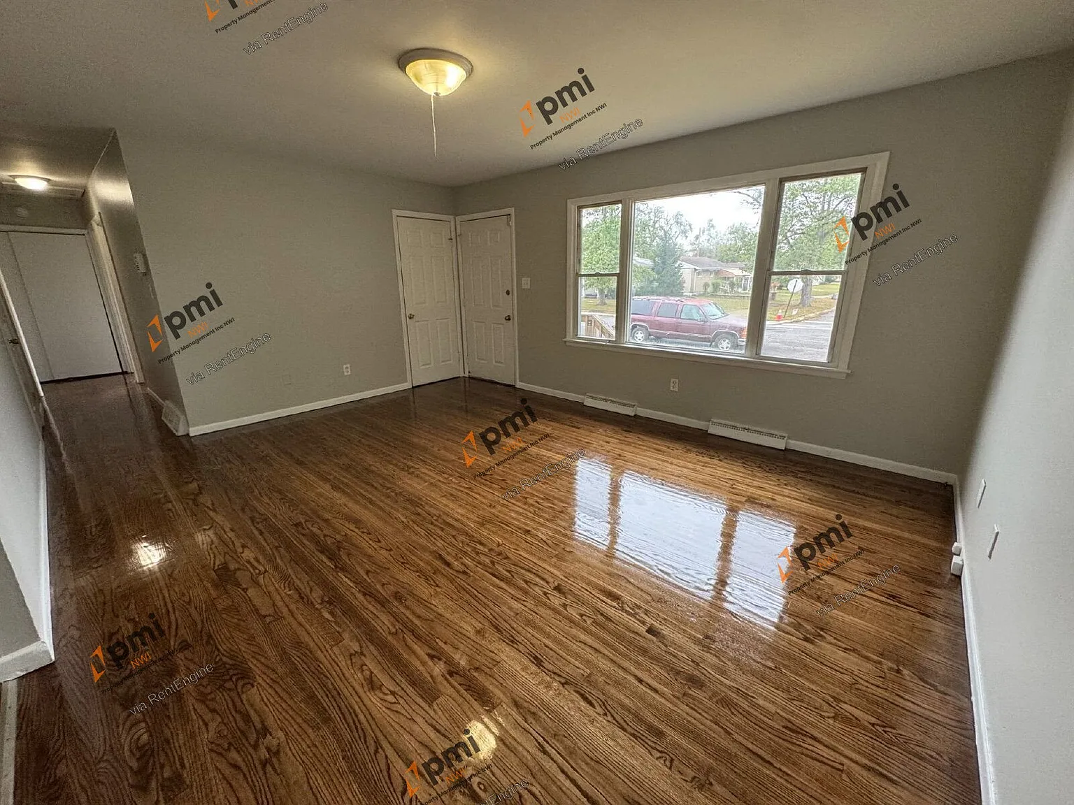 3 bed, 1.0 bath, 1040 sqft, $1,295 — Photo 3