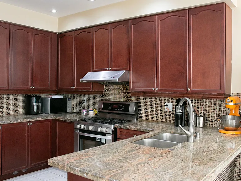 45 Golden Meadow Dr — Photo 4