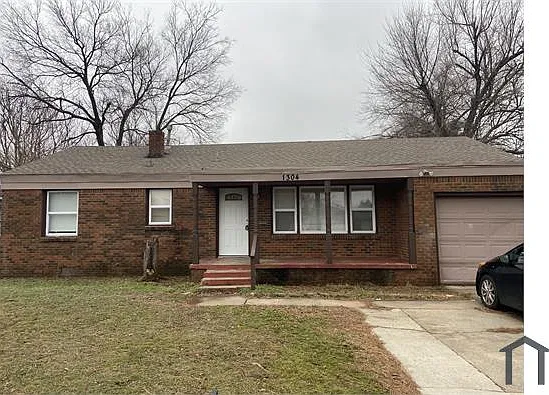 1304 Campbell Rd