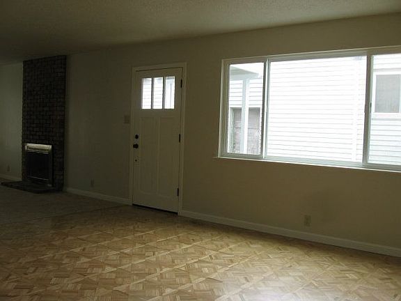 4th image of 644 Forest Lake Dr