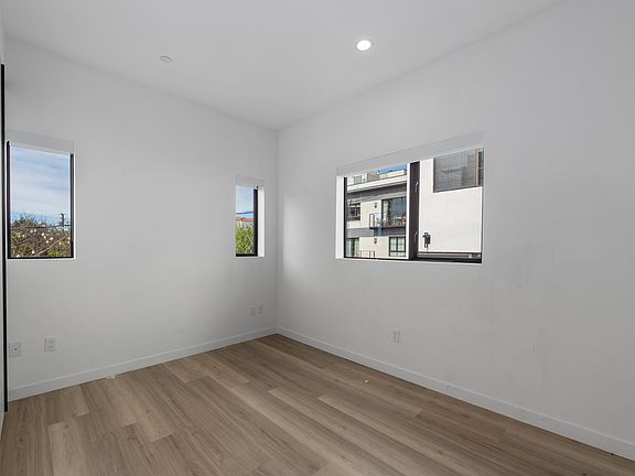 4th image of 829 Larrabee St #530d53f2e