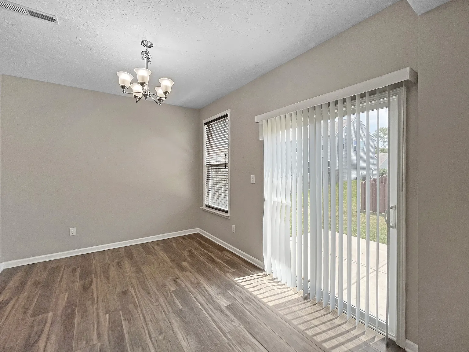 3 bed, 2.5 bath, 2130 sqft, $2,250 — Photo 3