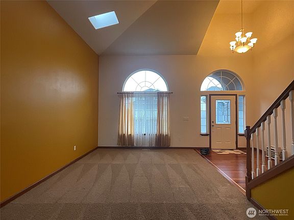 3rd image of 844 NW Scenic Vista