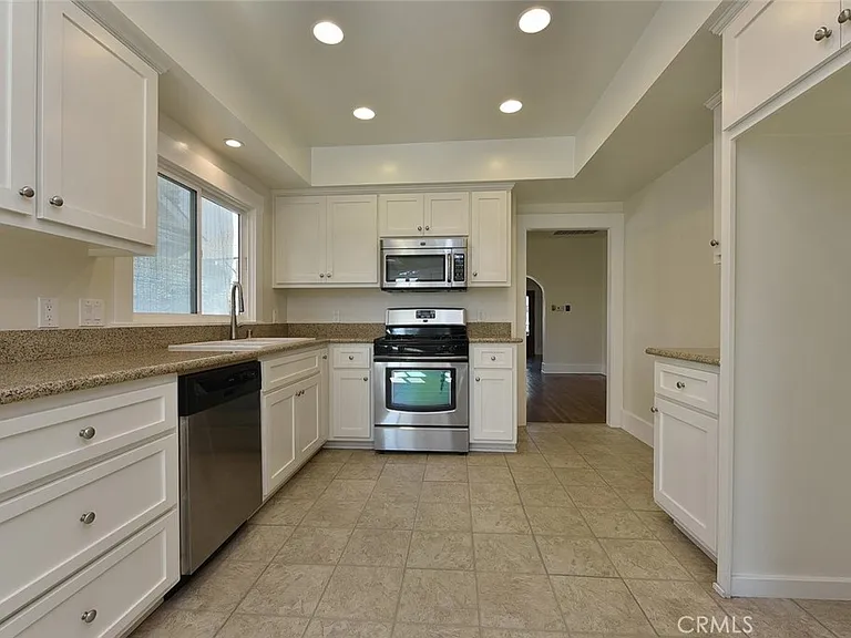 470 W Center St — Photo 11