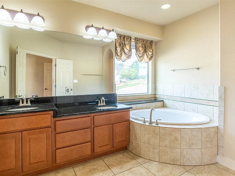 1898 Long Bow Dr — Photo 17