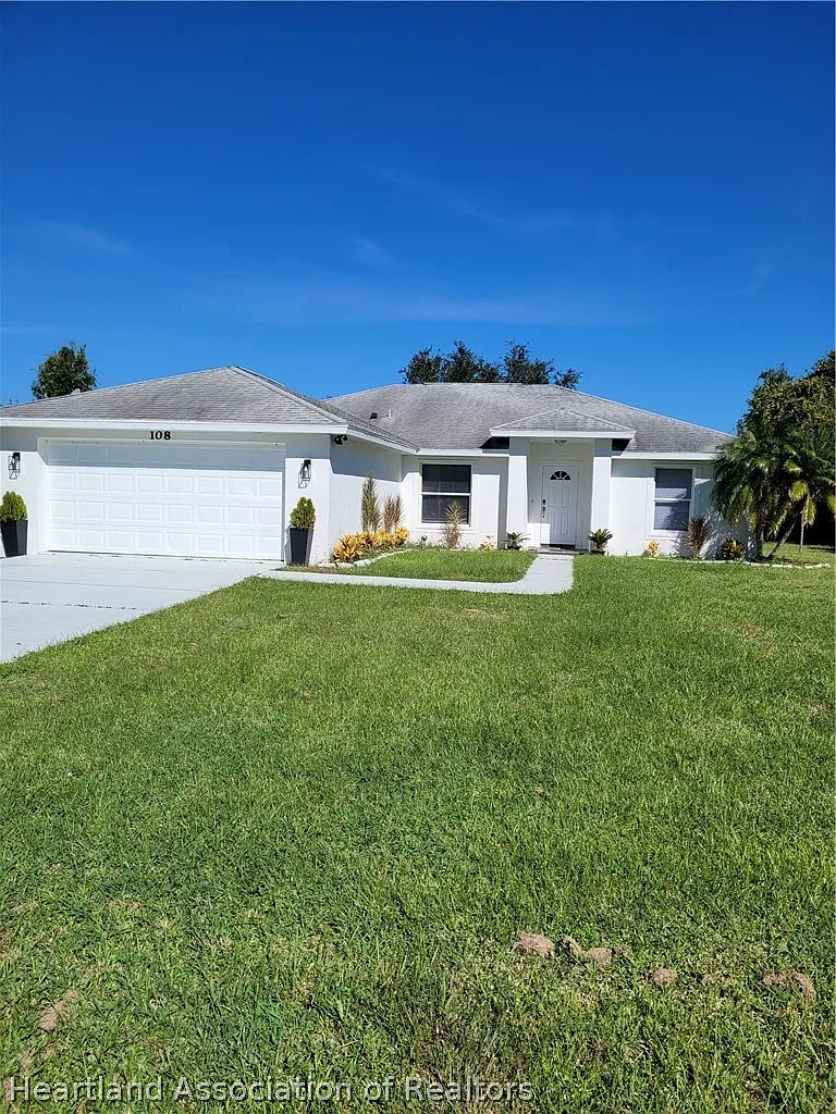 3 bed, 2.0 bath, 1676 sqft, $2,250 — Photo 1