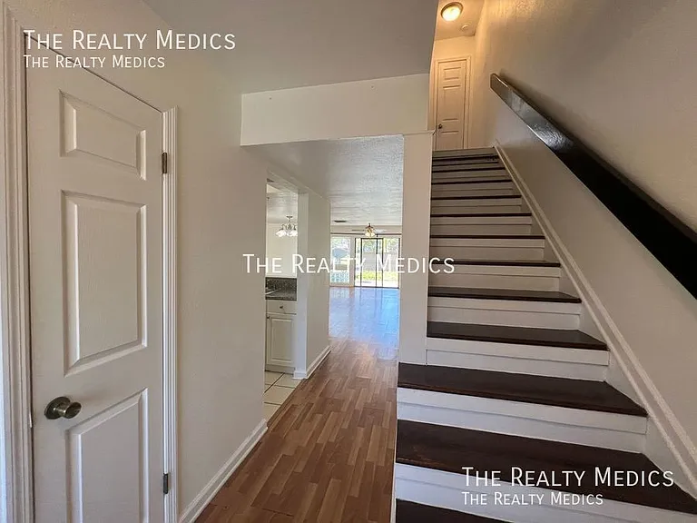 6061 Windhover Dr #10 — Photo 3