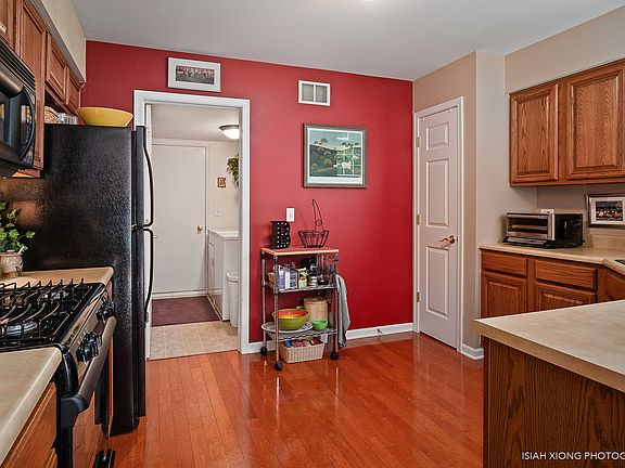 4th image of 518 Mallard Ln #E