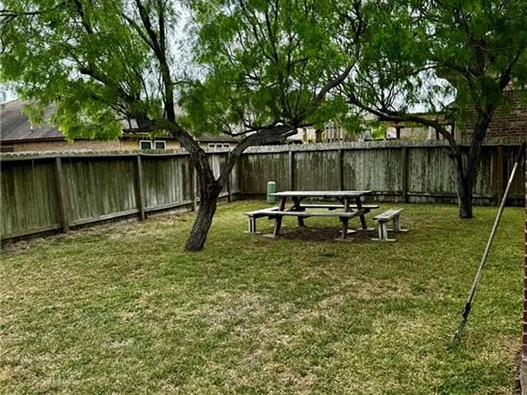 2106 Halcon St — Photo 21