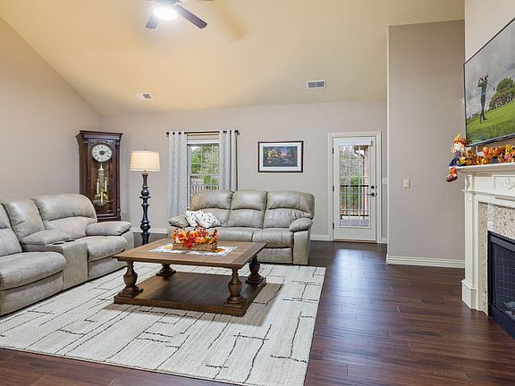 5th image of 124 S Tuscany Drive