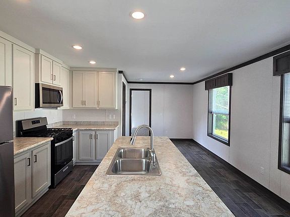 3rd image of 118 Courtney Ln #118