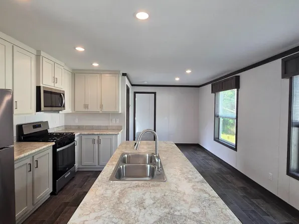 118 Courtney Ln #118, Redgranite, WI 54970