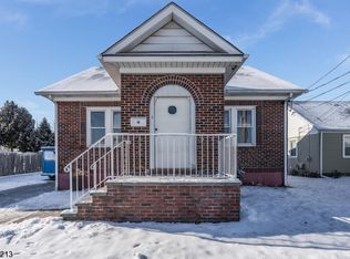 16 N Weiss St, Manville, NJ 08835