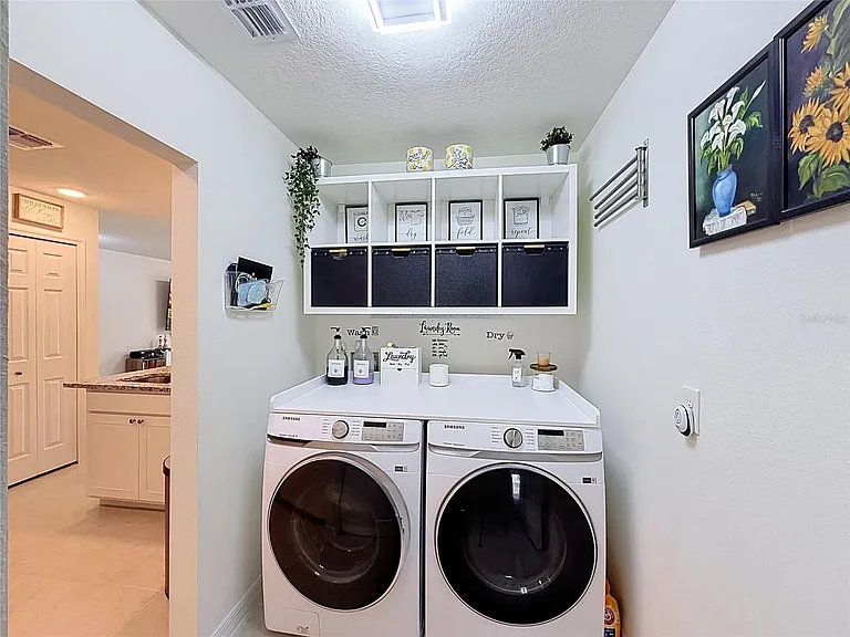 339 Towns Cir — Photo 14