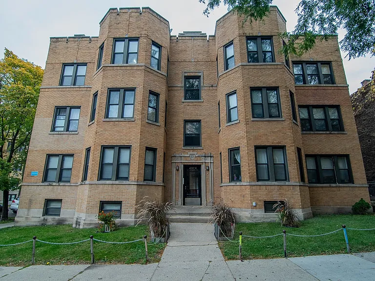 2056 W Arthur Ave #3W — Photo 9