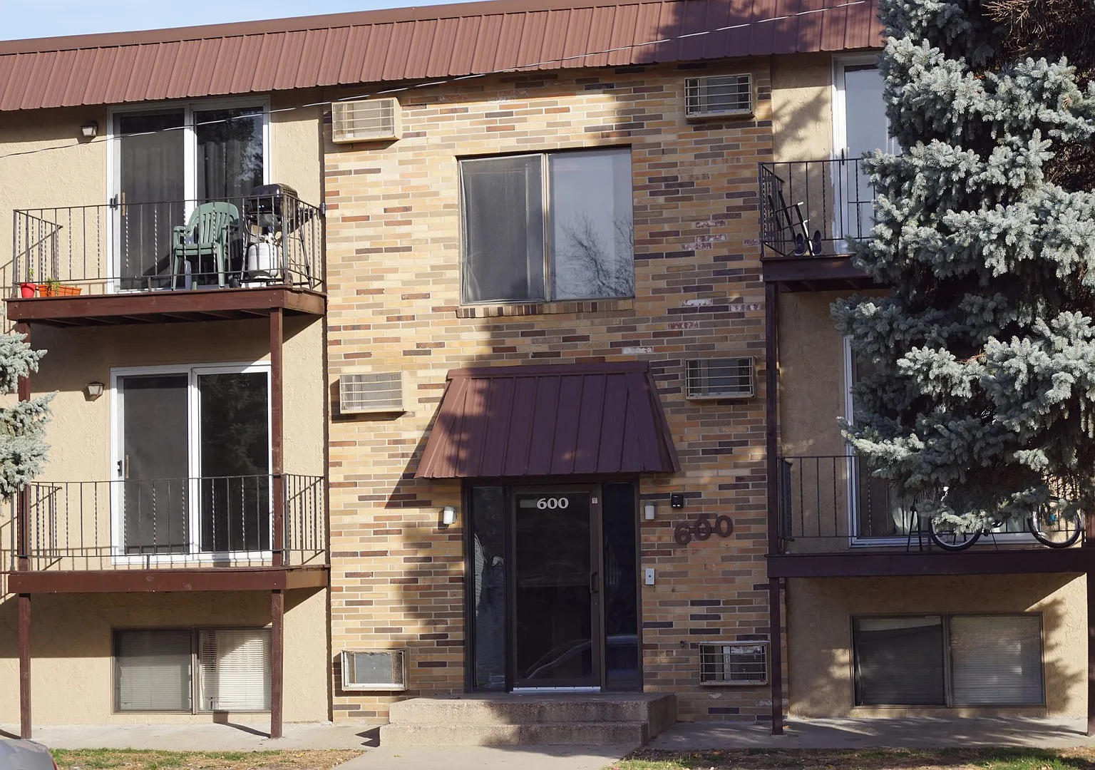 Arnold's Park Apartments — Photo 1