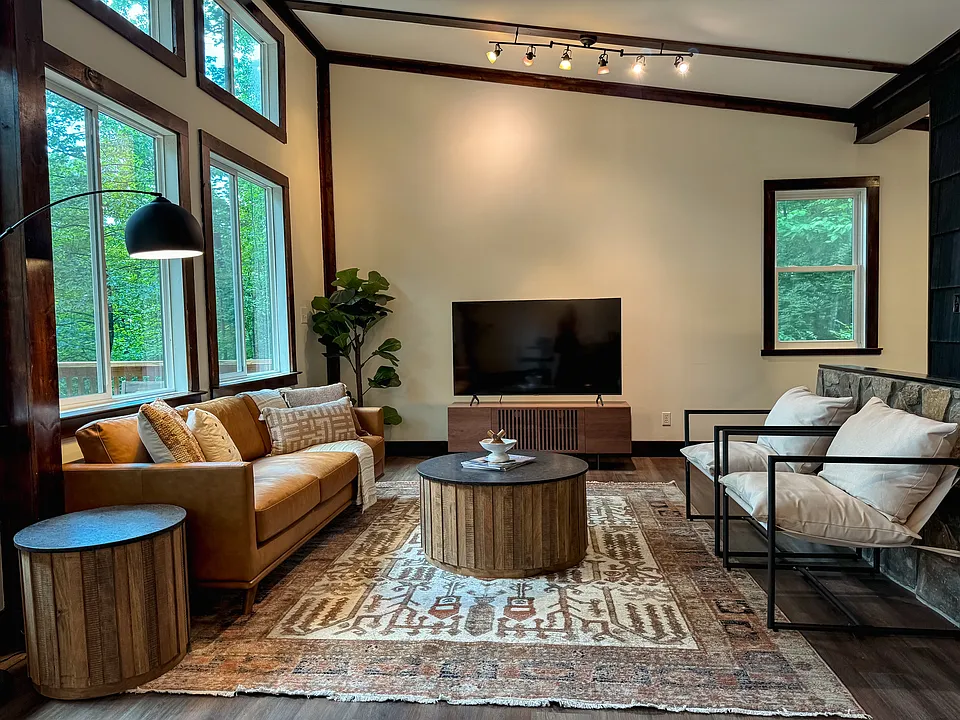 233 Parkland Dr