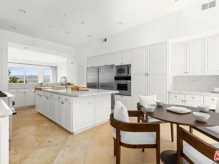 14435 Mulholland Dr — Photo 15