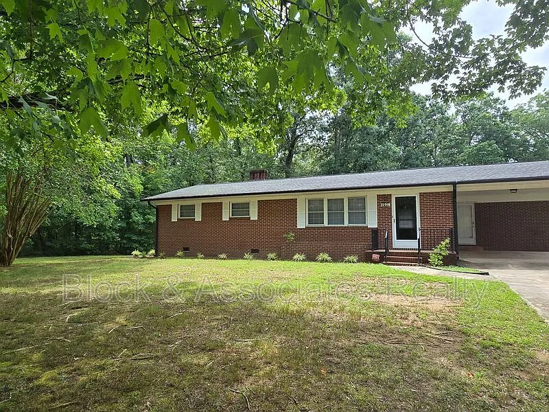 3 bed, 2.0 bath, $1,425 — Photo 2