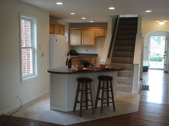 2nd image of 4111 Estermarie Dr