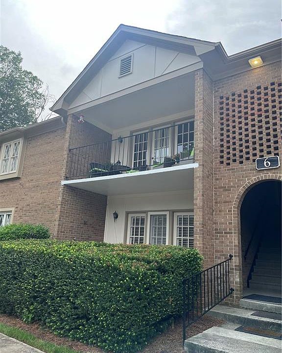 1st image of 6 Fountain View Cir APT B