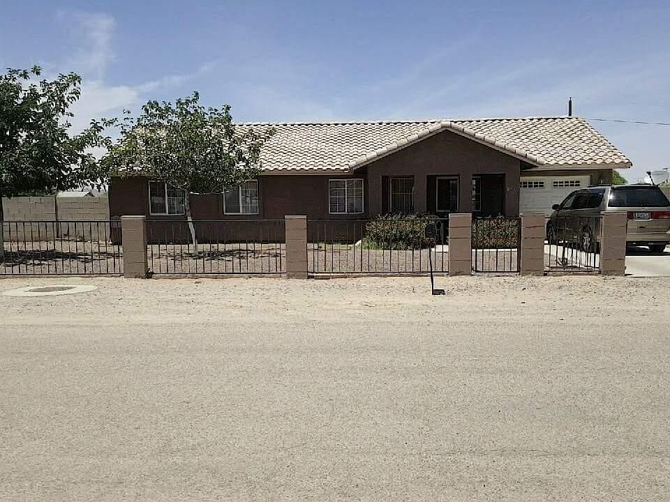 1st image of 4070 N Catalina Dr