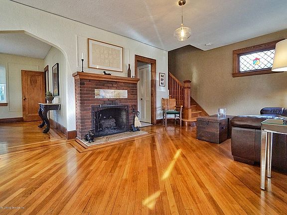 5th image of 330 Hart Ave