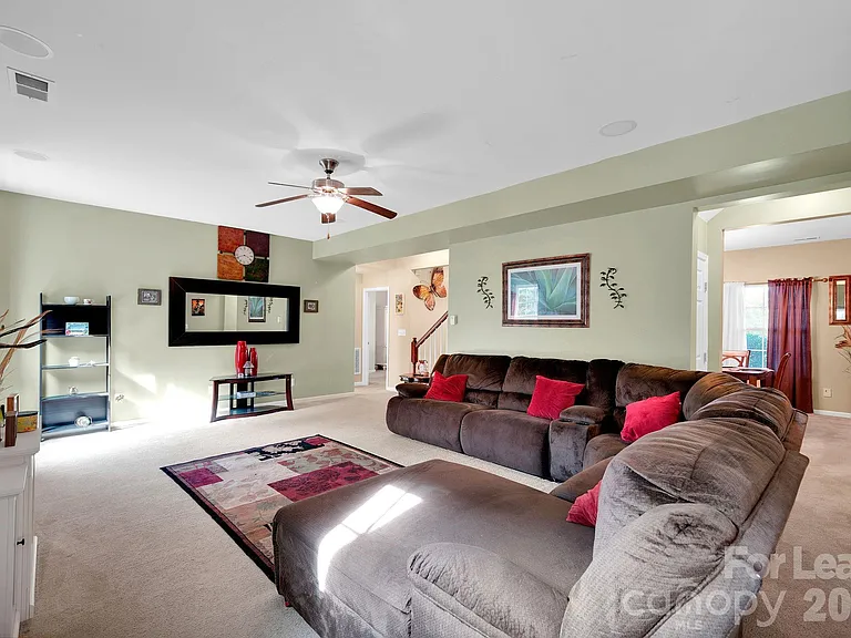 106 Ashton Dr — Photo 36