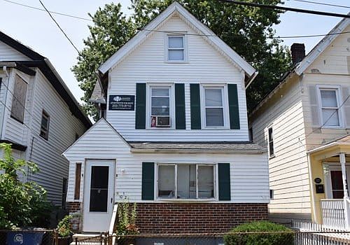 1st image of 10 Vine St