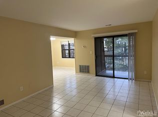 107C Keystone Ct, Woodbridge, NJ 07095