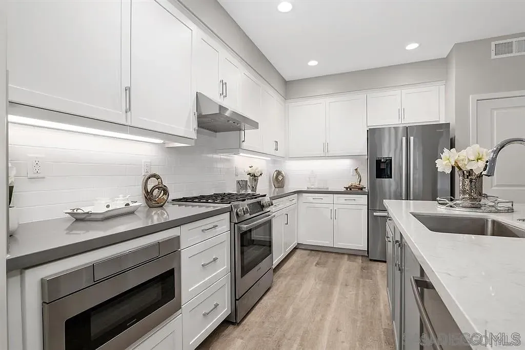 4 bed, 3.5 bath, 2164 sqft, $8,888 — Photo 4