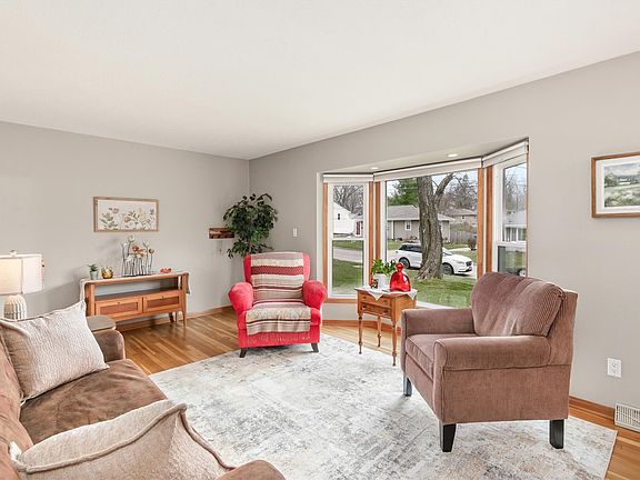 4th image of 4133 52nd St