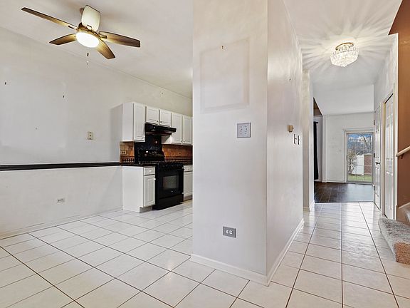 3rd image of 9041 Mansfield Dr