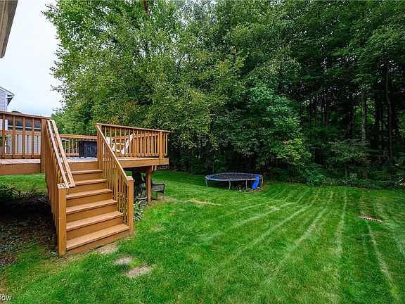 4th image of 688 Whippoorwill Ln