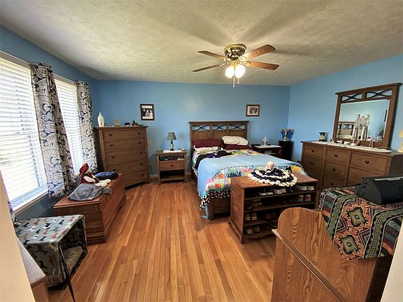 4th image of 307 Oak Hammock Ln
