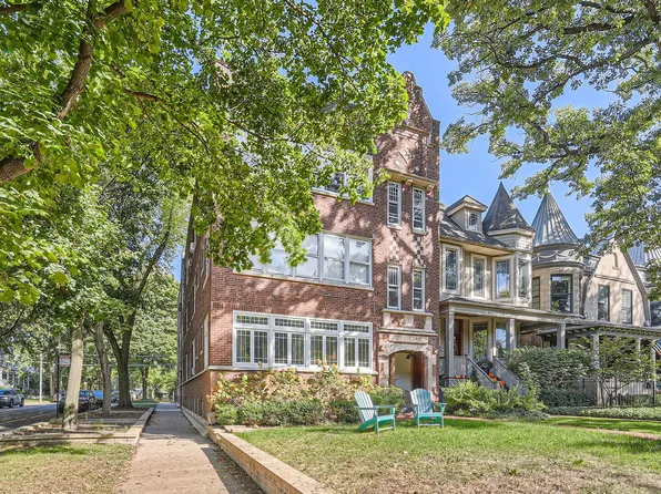 1469 W Berteau Ave #103, Chicago, IL 60613