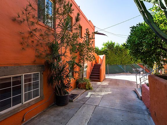 4th image of 6409 Primrose Ave