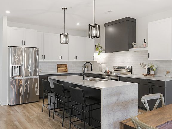 3rd image of 2060 Edison Park Ln