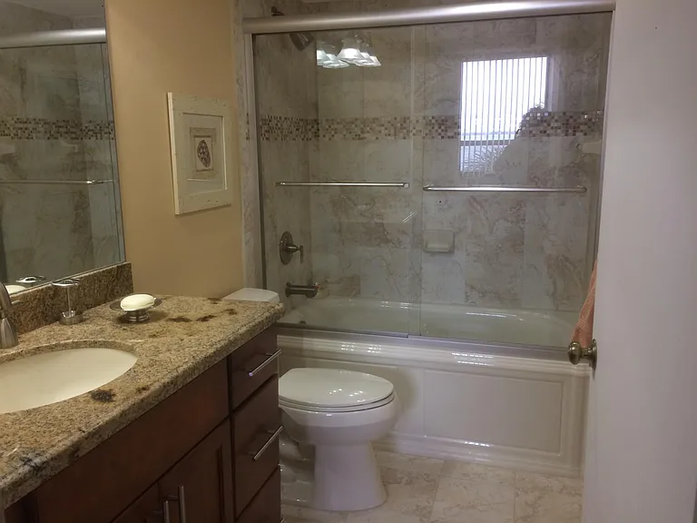 Master en suite bathroom #1 with a relaxing jet tub.
