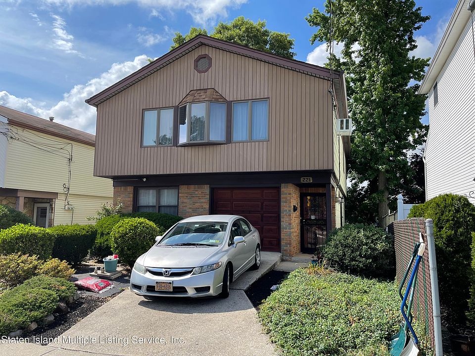 1st image of 221 Barlow Ave