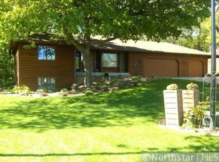 454 Oak Hill Rd, Chaska, MN 55318